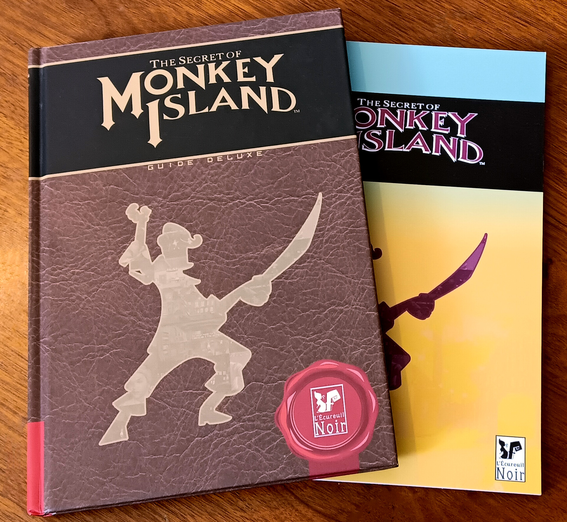 Couvertures Deluxe et Classique des Guides Complets The Secret of Monkey Island.